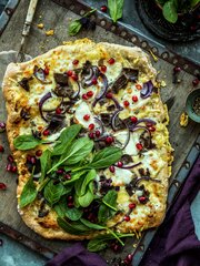 ELTEFRI PIZZA MED REINSDYRSKAV, GRANATEPLE OG SPINAT