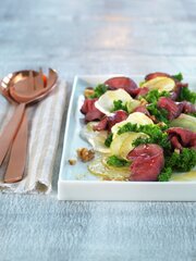 Roastbiff av rein med pære- og grønnkålsalat.jpg