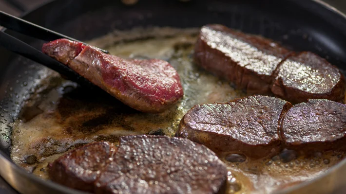 Reinsdyrbiff med kremet soppstuing 3f