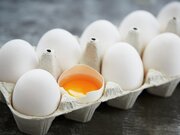 Eggekartong med rått egg