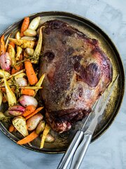 Reinsdyrlår med ovnsbakte grønnsaker