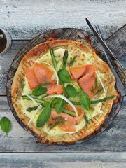 Grillet pizza med røkt laks