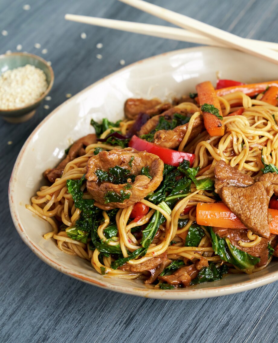 Rask wok med lam og nudler