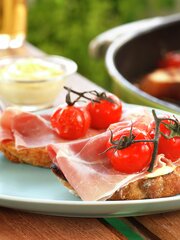 Grillet bruschetta med spekesksinke og tomat