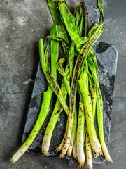 Grillet vårløk