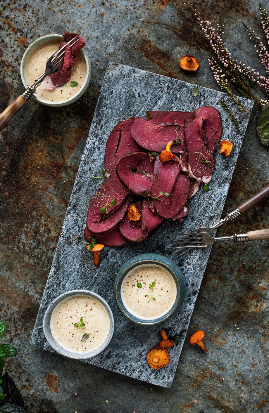 Røkt reinsdyrhjerte med kantarellsuppe