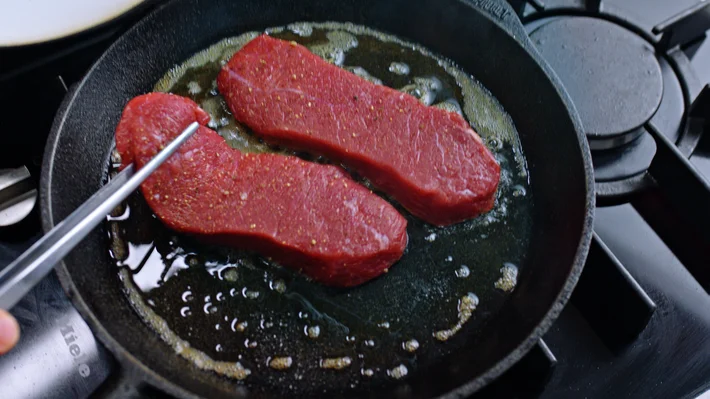 Biff med bakte rotgrønnsaker