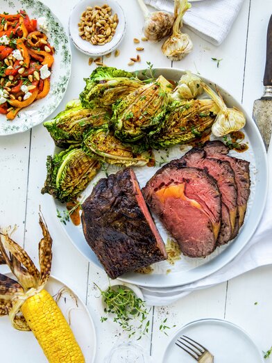 HELGRILLET ENTRECÔTE MED TILBEHØR