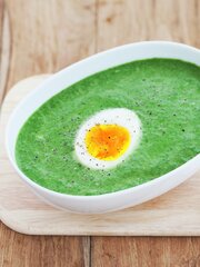 Spinatsuppe med egg