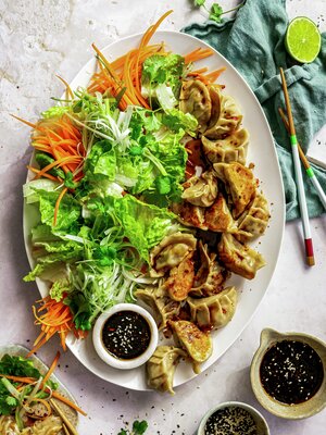 Asiatiske dumplings med dip